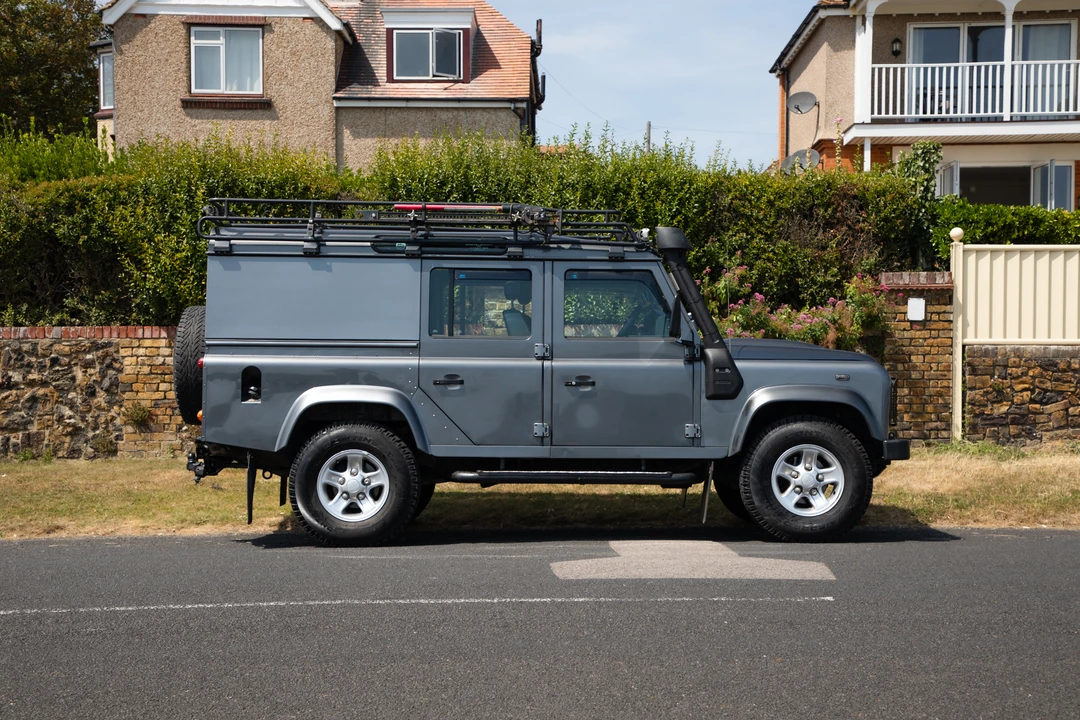 2015 Land Rover Defender 110 - Image 4 of 31