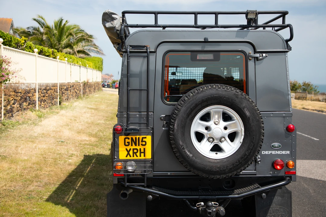 2015 Land Rover Defender 110 - Image 19 of 31