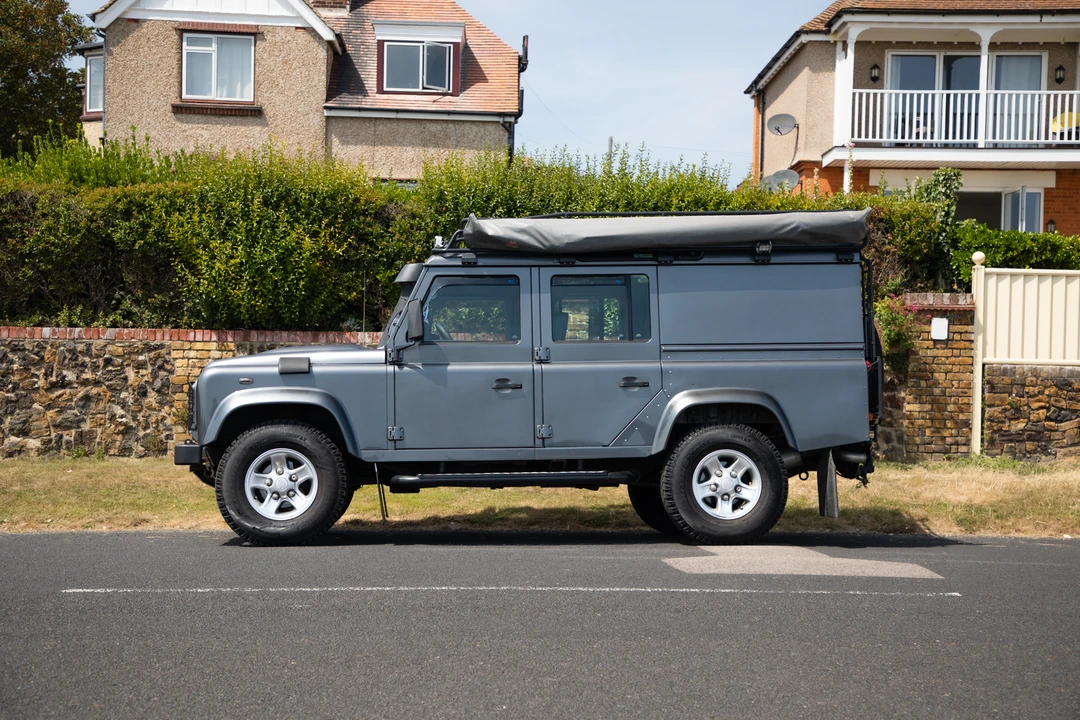 2015 Land Rover Defender 110 - Image 8 of 31