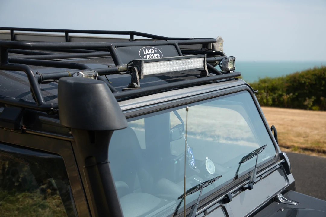 2015 Land Rover Defender 110 - Image 25 of 31