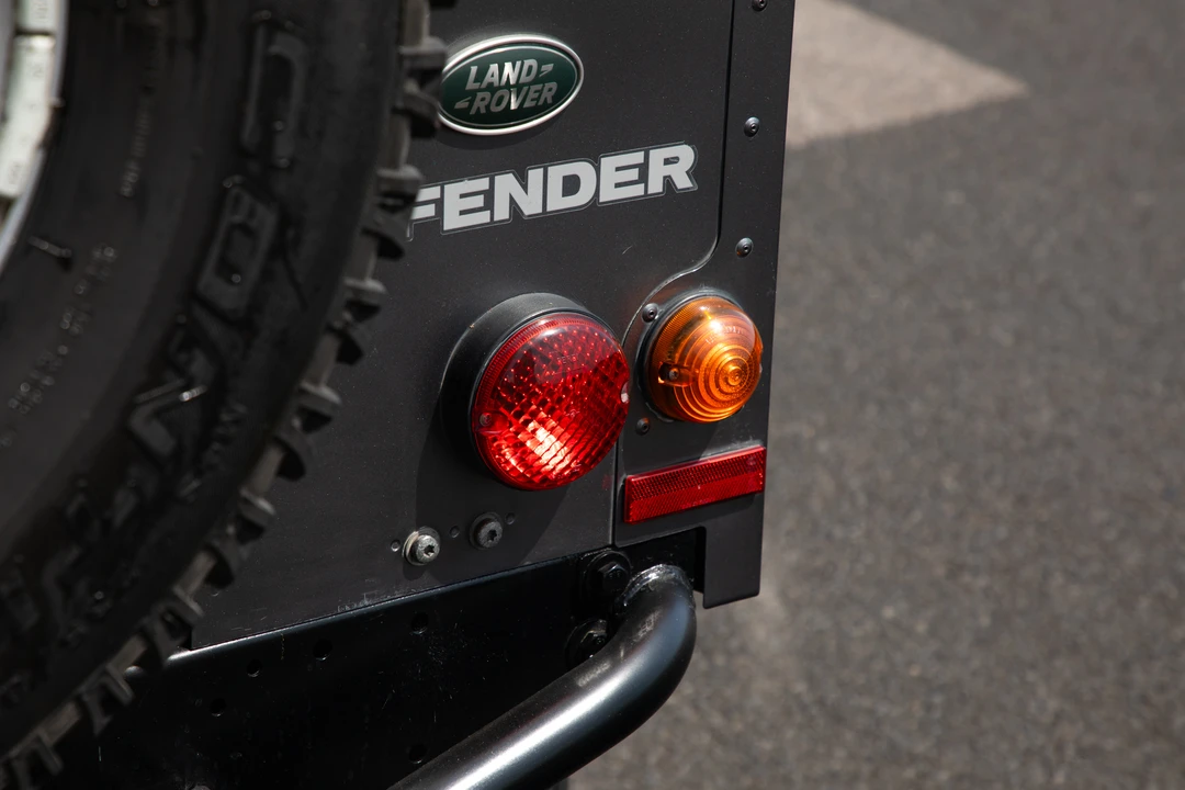 2015 Land Rover Defender 110 - Image 20 of 31