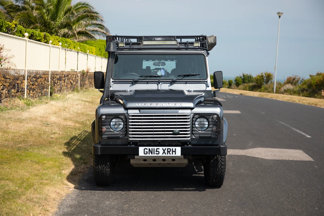 2015 Land Rover Defender 110 - Image 10 of 31