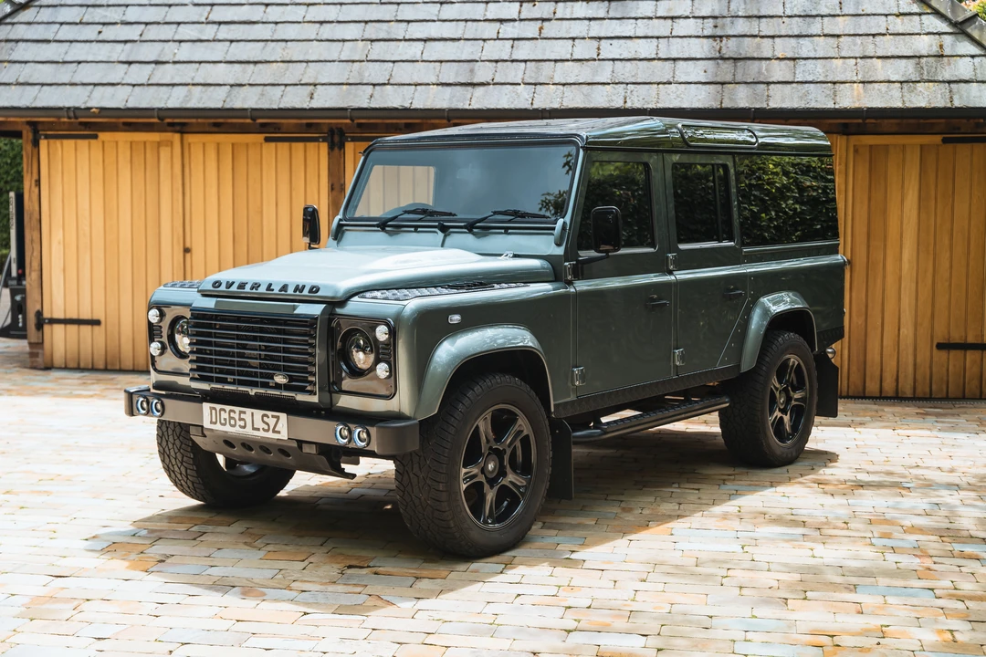 2015 Land Rover Defender 110 - Image 3 of 31