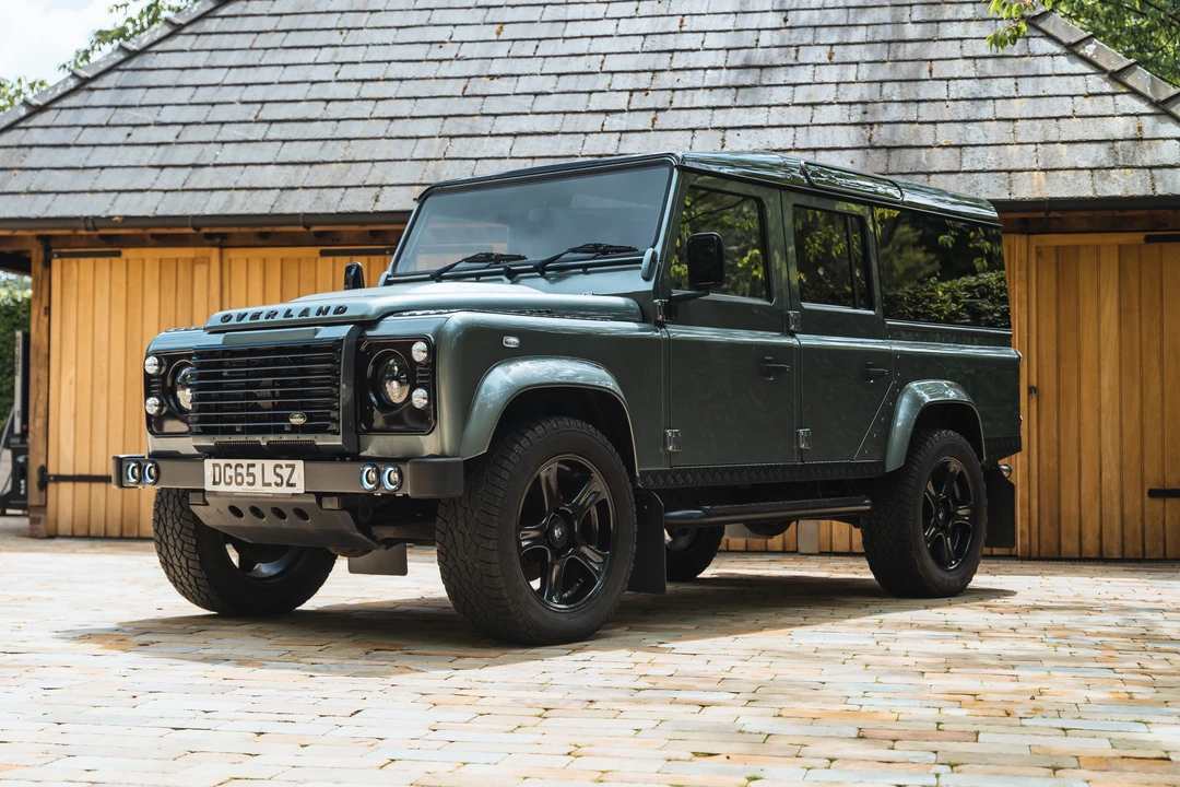 2015 Land Rover Defender 110 - Image 11 of 31