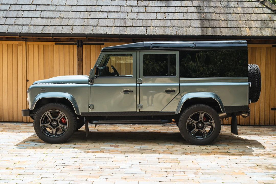 2015 Land Rover Defender 110 - Image 4 of 31