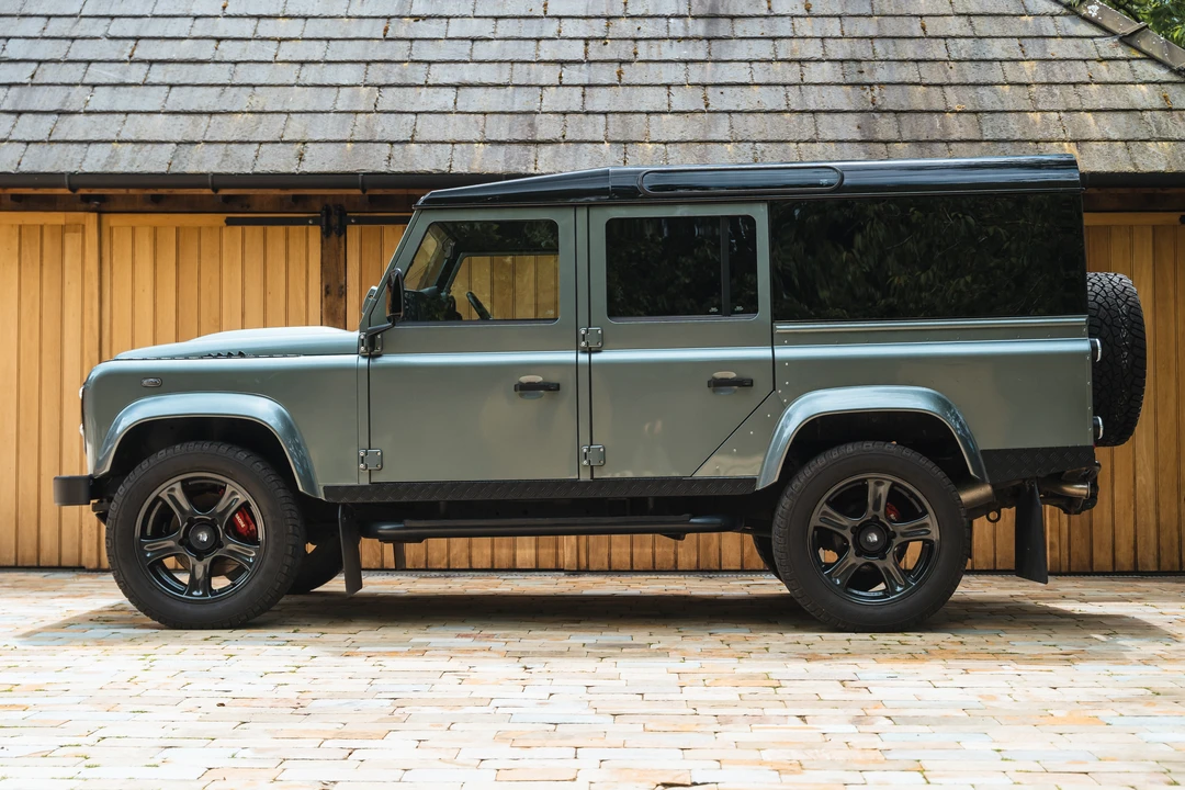 2015 Land Rover Defender 110 - Image 12 of 31