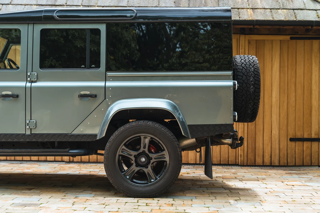 2015 Land Rover Defender 110 - Image 19 of 31
