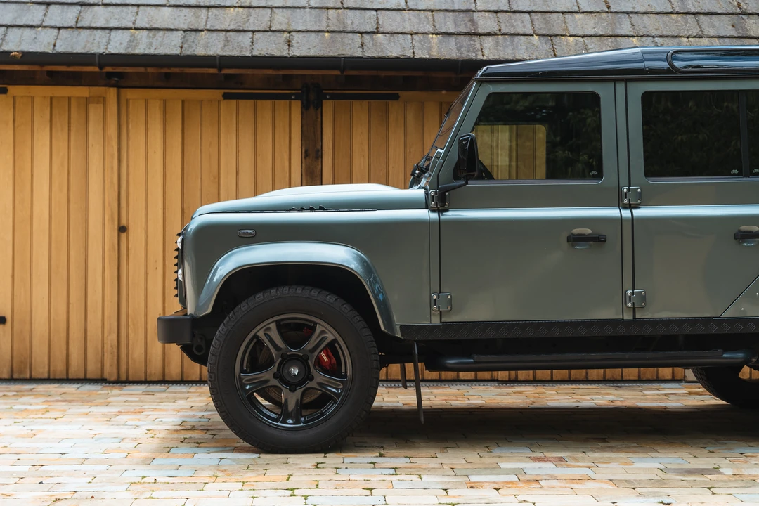 2015 Land Rover Defender 110 - Image 18 of 31