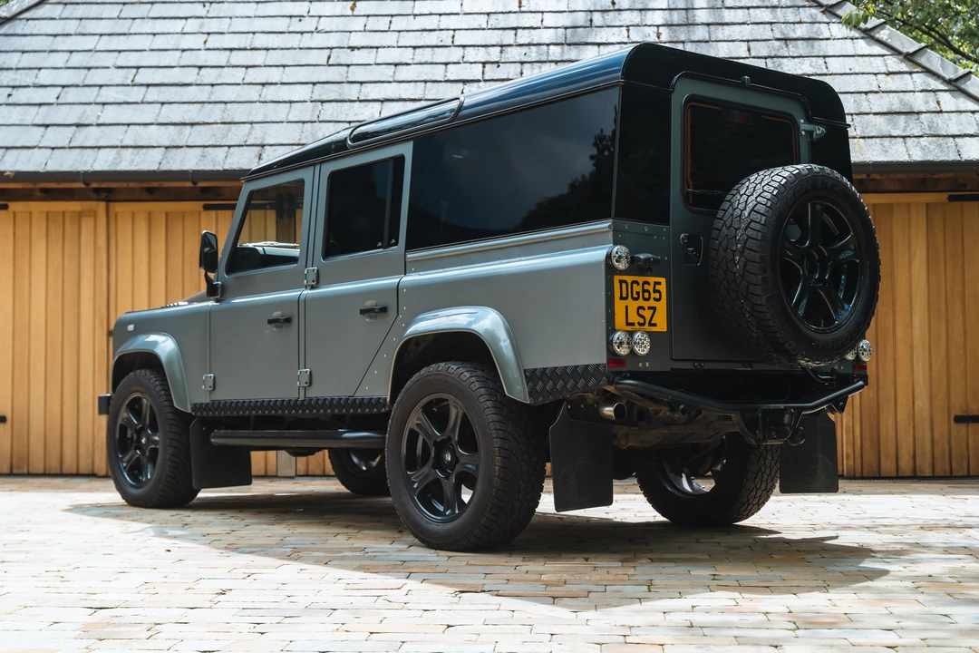 2015 Land Rover Defender 110 - Image 13 of 31
