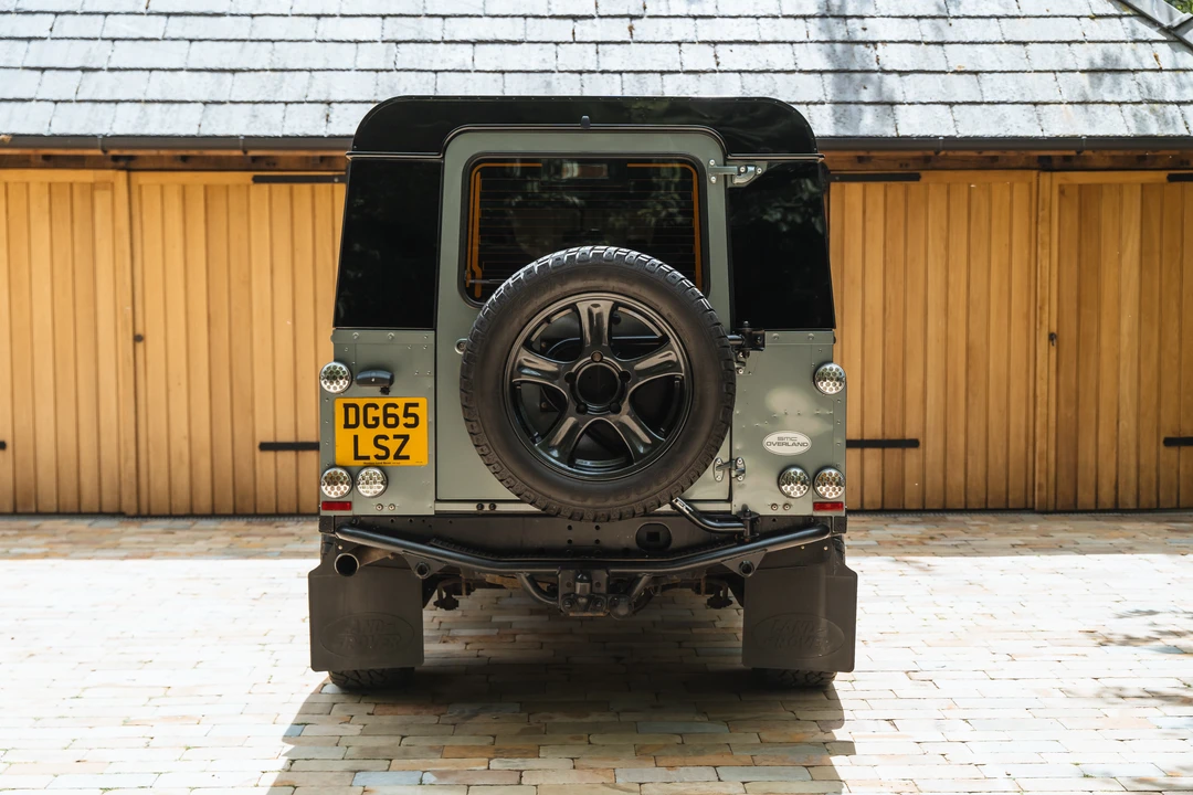 2015 Land Rover Defender 110 - Image 14 of 31