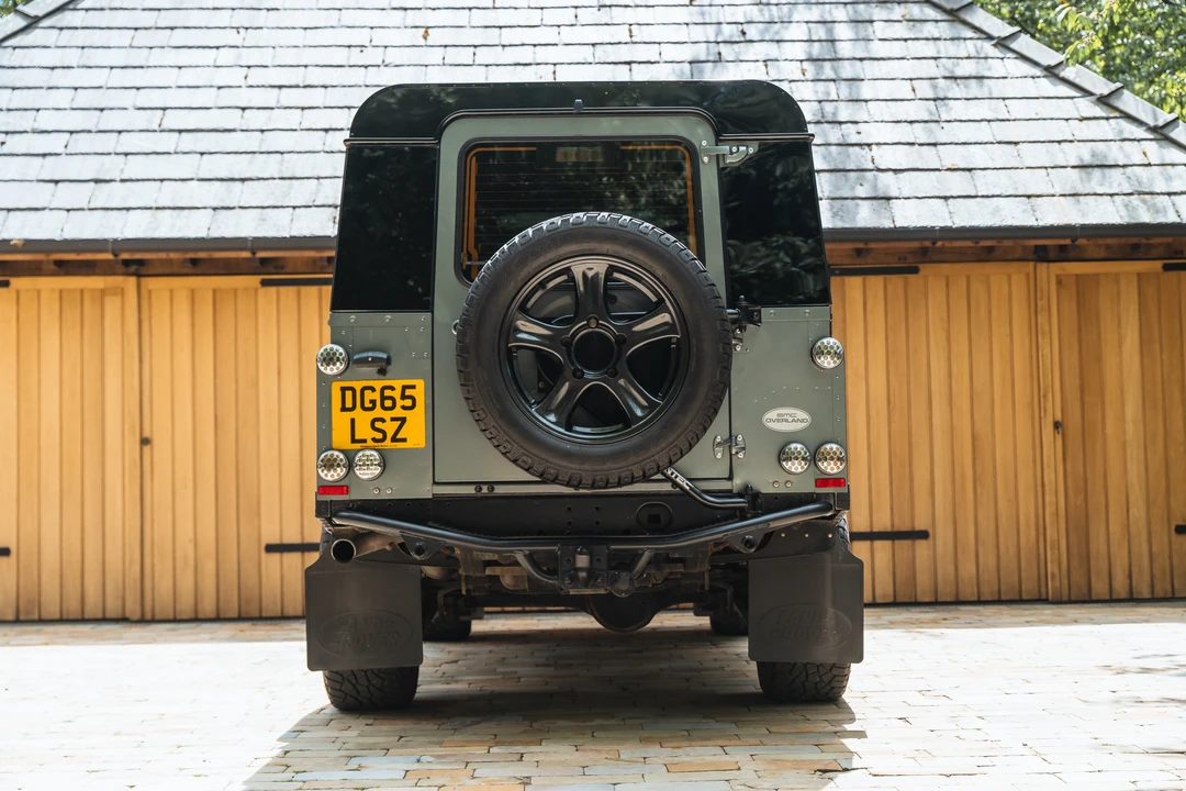 2015 Land Rover Defender 110 - Image 6 of 31