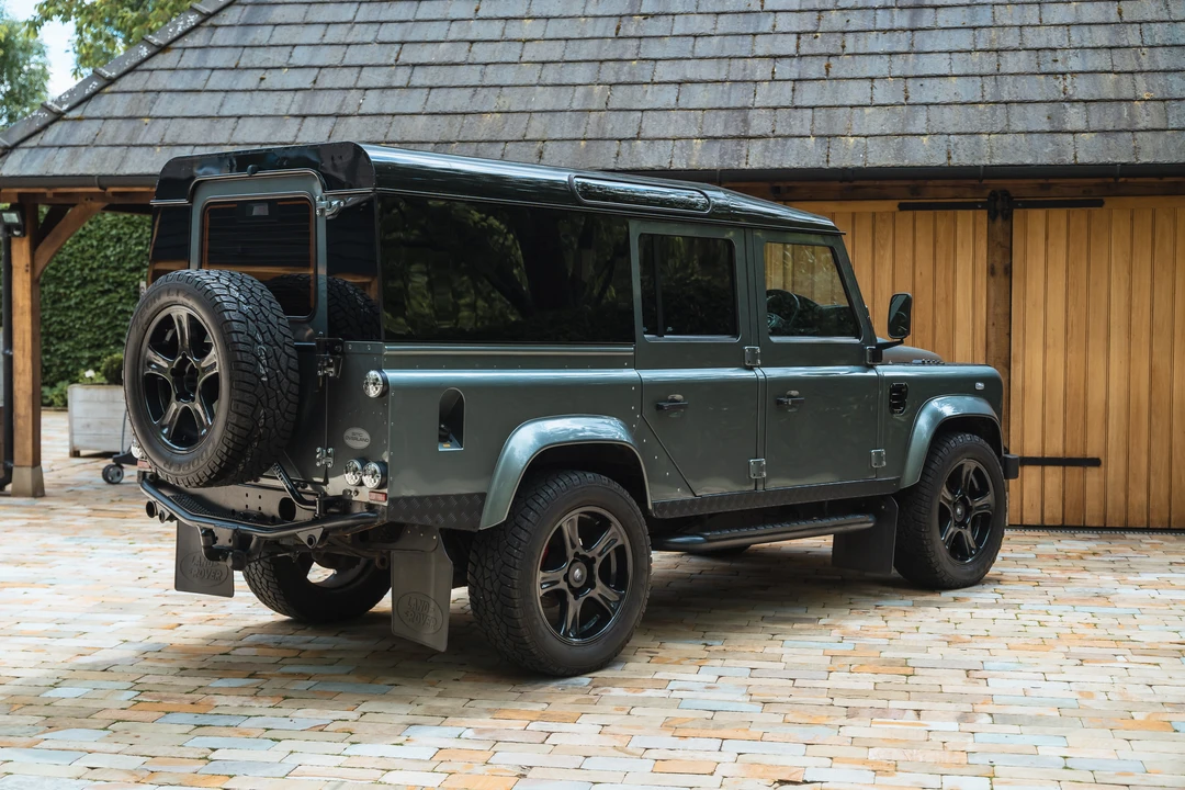 2015 Land Rover Defender 110 - Image 7 of 31