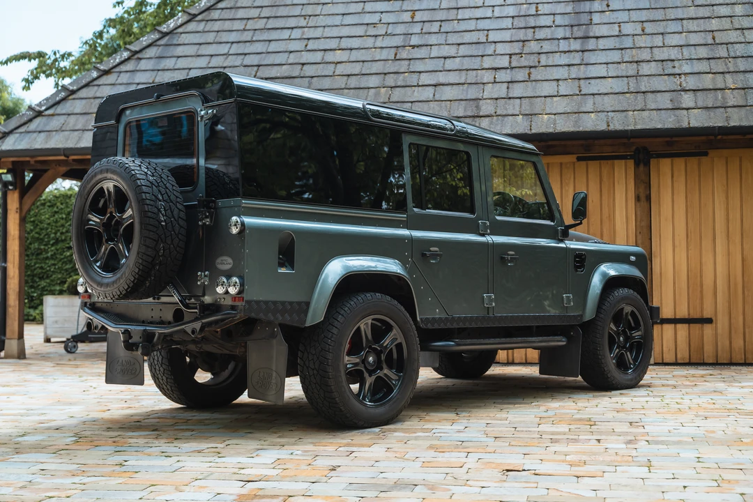 2015 Land Rover Defender 110 - Image 15 of 31