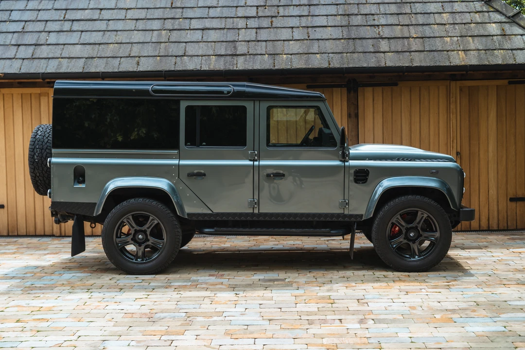 2015 Land Rover Defender 110 - Image 8 of 31