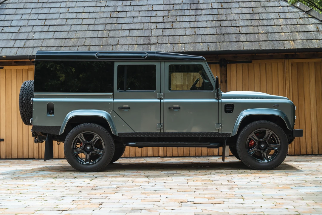 2015 Land Rover Defender 110 - Image 16 of 31