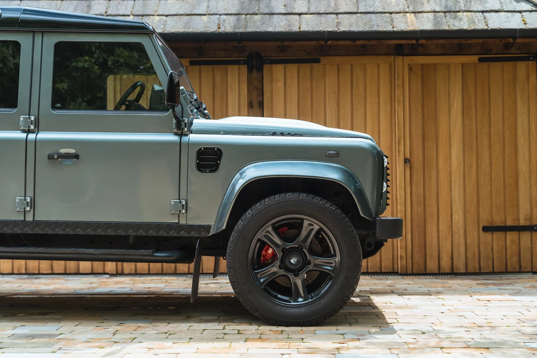 2015 Land Rover Defender 110 - Image 21 of 31