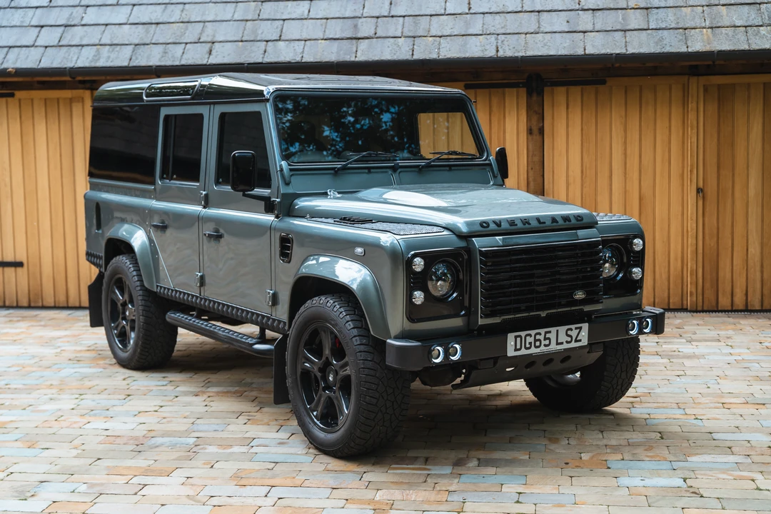 2015 Land Rover Defender 110 - Image 17 of 31