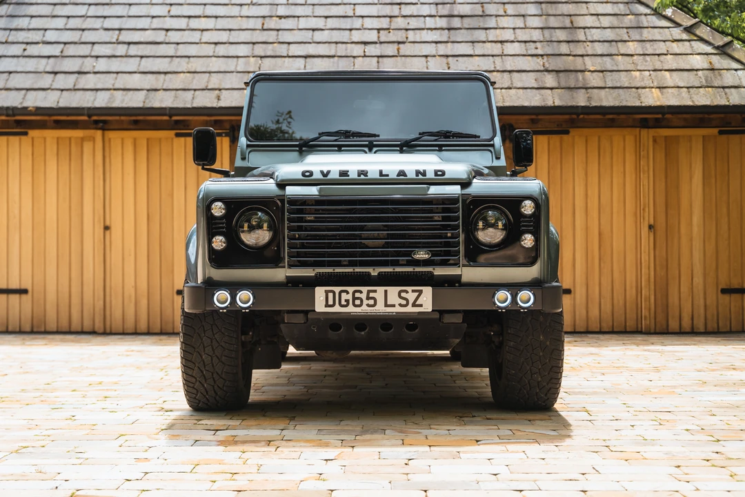 2015 Land Rover Defender 110 - Image 10 of 31