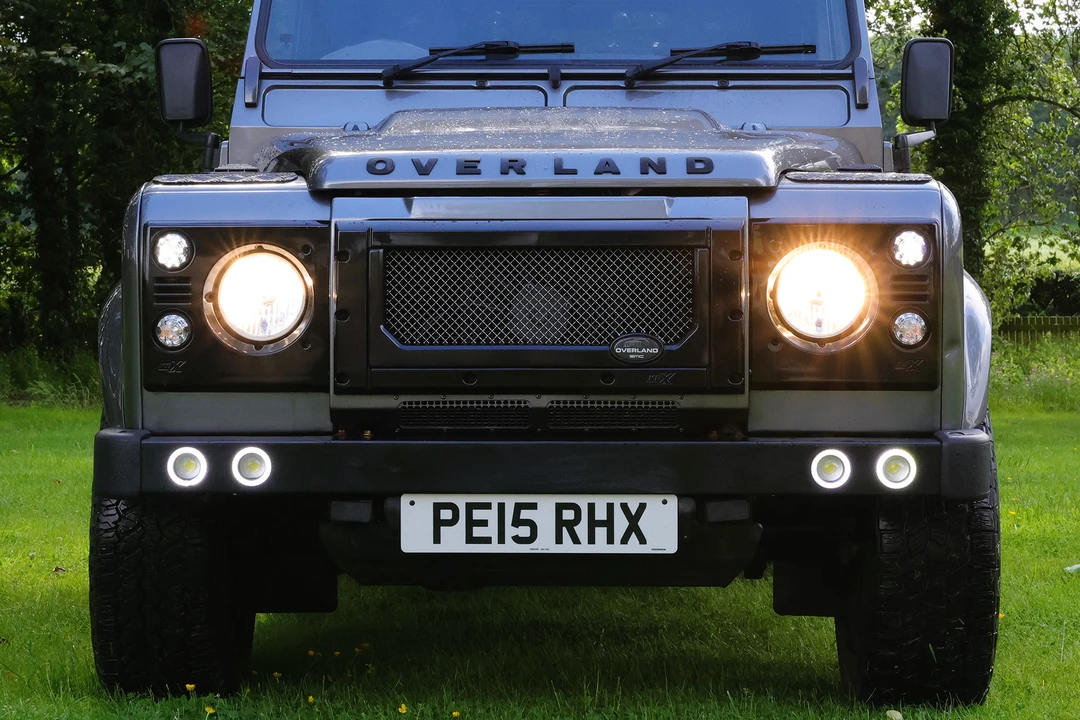 2015 Land Rover Defender 110 - Image 9 of 31