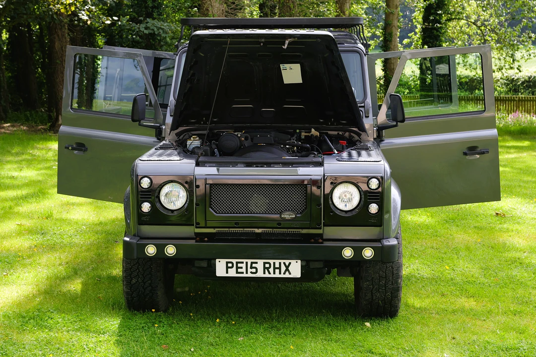 2015 Land Rover Defender 110 - Image 5 of 31