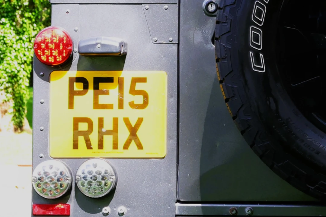 2015 Land Rover Defender 110 - Image 25 of 31