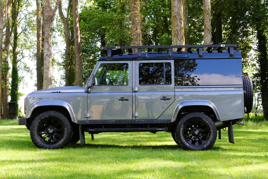 2015 Land Rover Defender 110 - Image 3 of 31