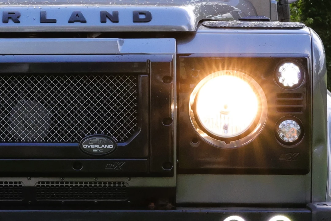 2015 Land Rover Defender 110 - Image 18 of 31