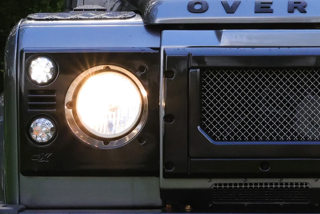 2015 Land Rover Defender 110 - Image 19 of 31