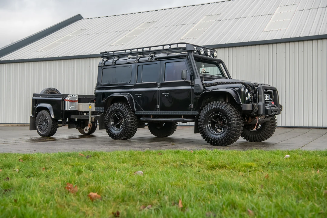 2015 Land Rover Defender 110 - Image 3 of 31