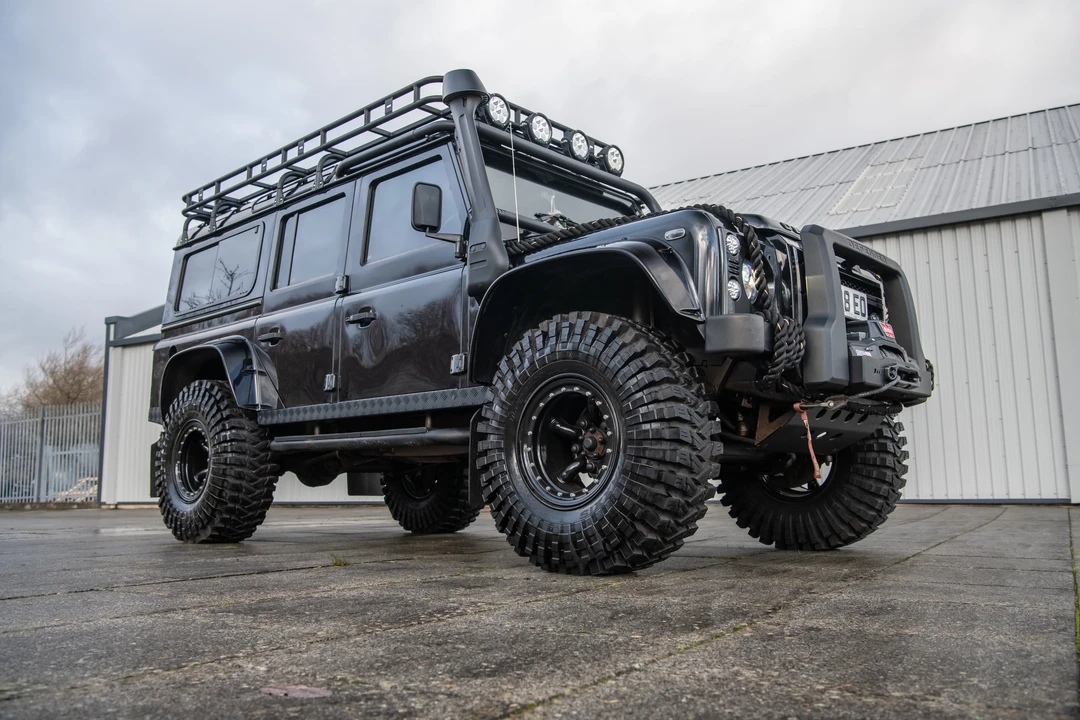 2015 Land Rover Defender 110 - Image 17 of 31