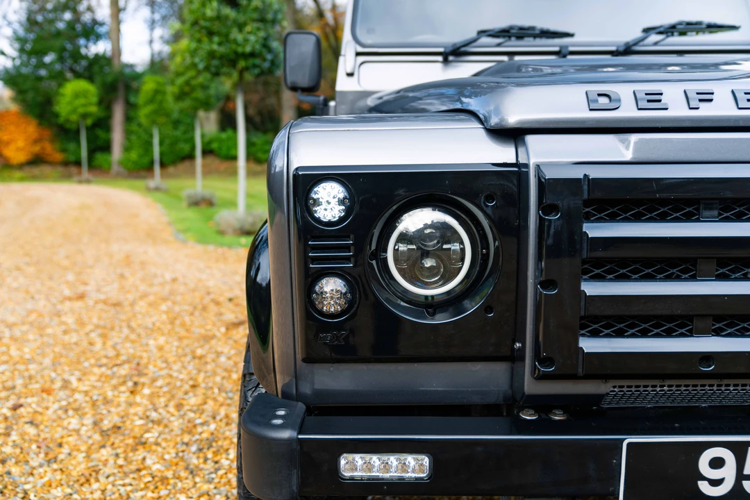 2015 Land Rover Defender 110 - Image 20 of 31