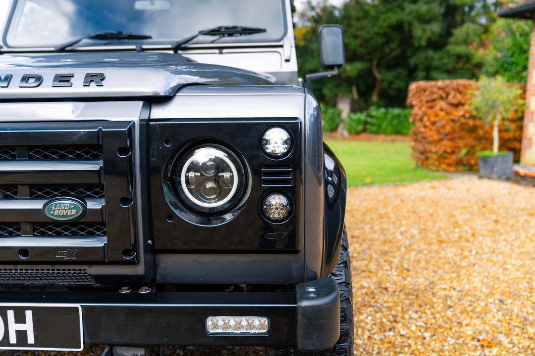 2015 Land Rover Defender 110 - Image 23 of 31