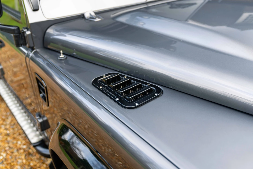 2015 Land Rover Defender 110 - Image 30 of 31