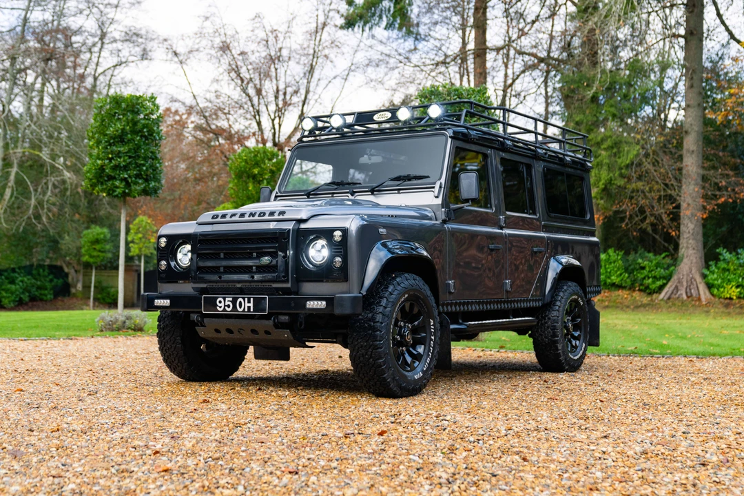 2015 Land Rover Defender 110 - Image 10 of 31