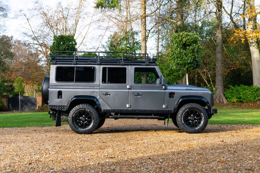 2015 Land Rover Defender 110 - Image 5 of 31