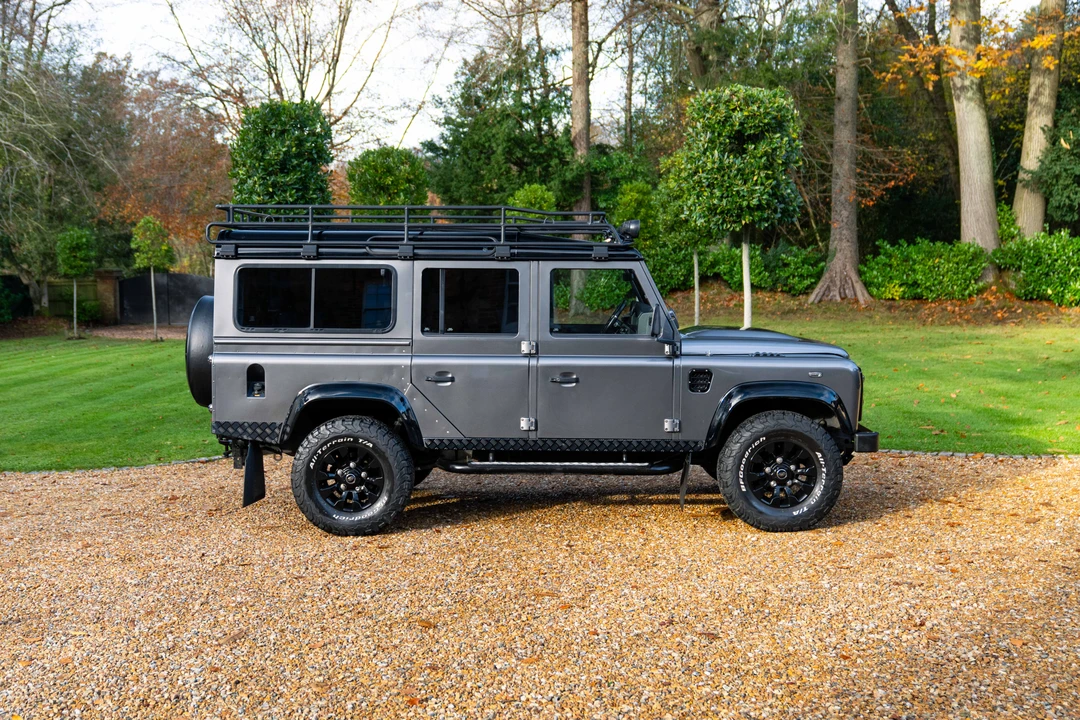 2015 Land Rover Defender 110 - Image 13 of 31