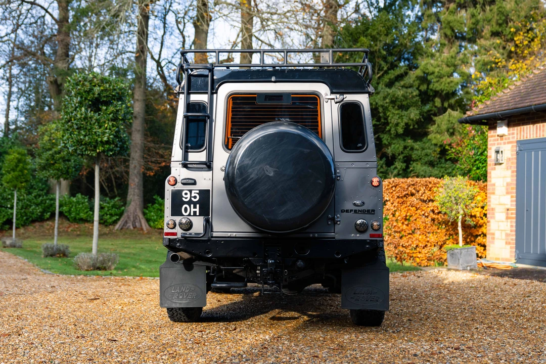 2015 Land Rover Defender 110 - Image 15 of 31