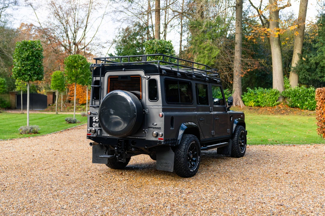 2015 Land Rover Defender 110 - Image 6 of 31