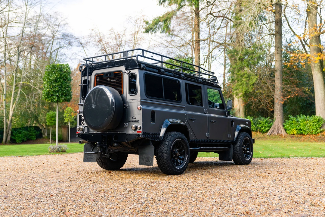 2015 Land Rover Defender 110 - Image 14 of 31