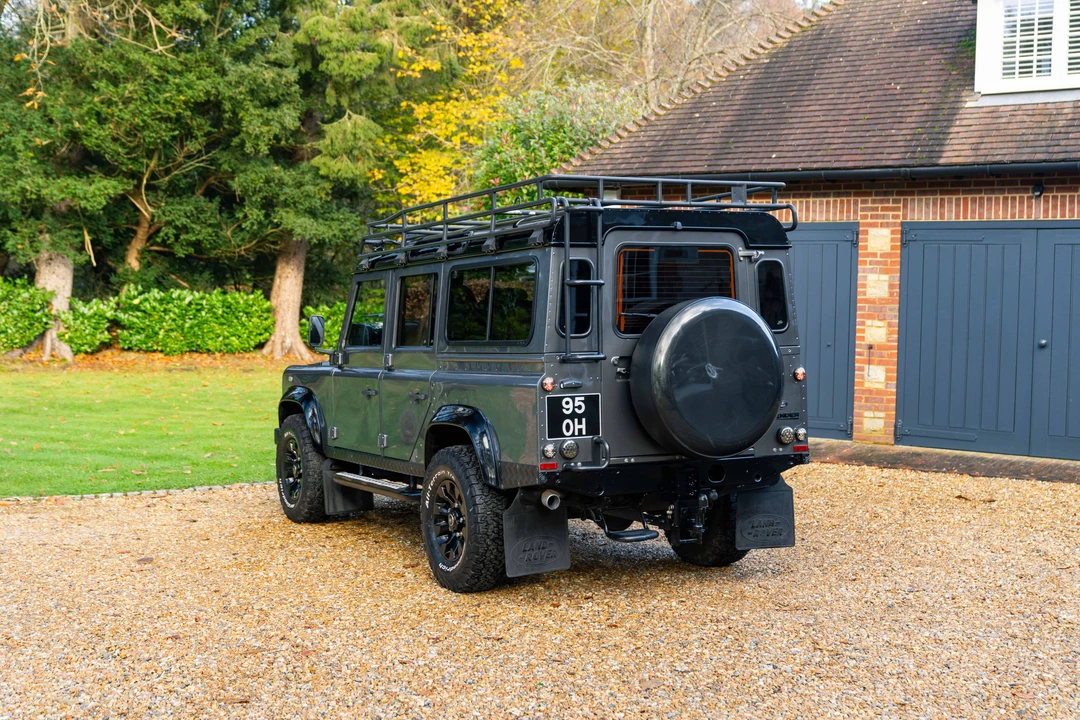 2015 Land Rover Defender 110 - Image 16 of 31