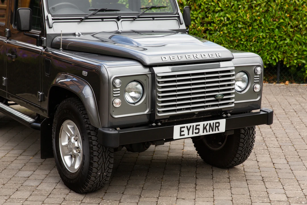 2015 Land Rover Defender 110 - Image 11 of 31