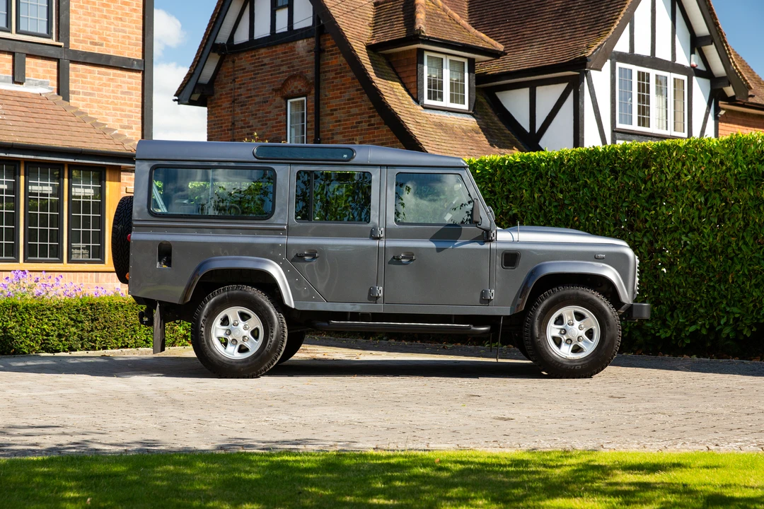2015 Land Rover Defender 110 - Image 4 of 31