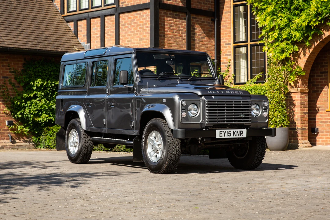 2015 Land Rover Defender 110 - Image 3 of 31