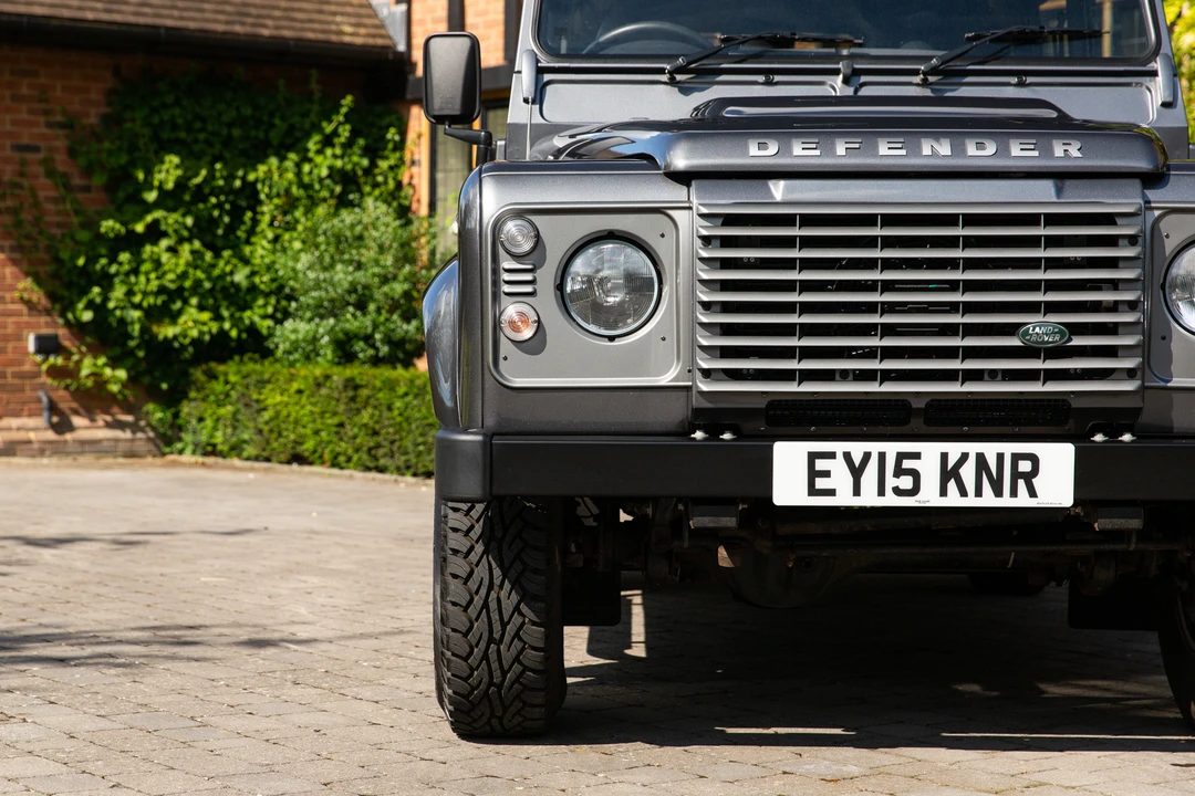 2015 Land Rover Defender 110 - Image 13 of 31