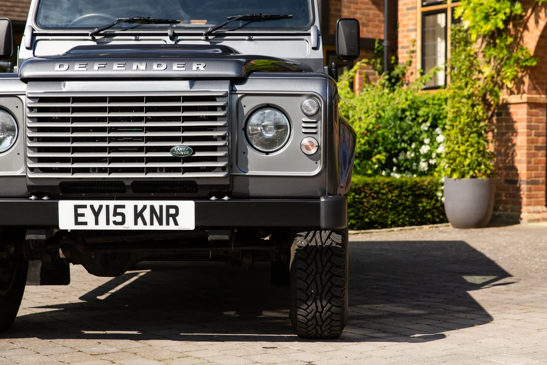 2015 Land Rover Defender 110 - Image 14 of 31