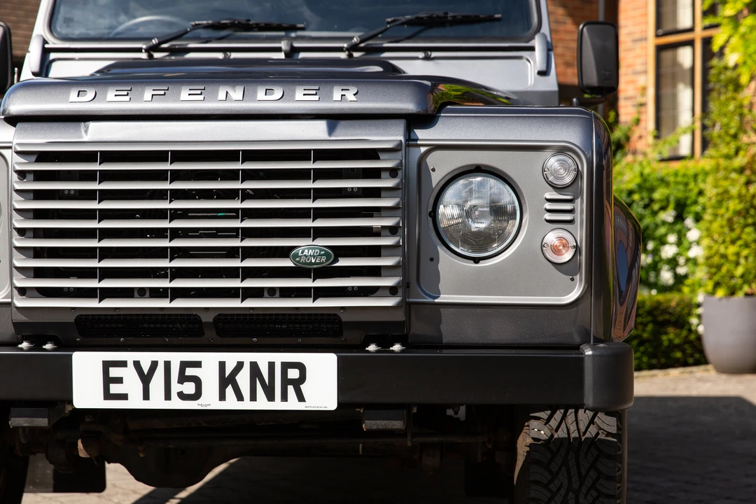 2015 Land Rover Defender 110 - Image 15 of 31