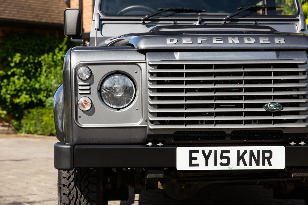 2015 Land Rover Defender 110 - Image 16 of 31
