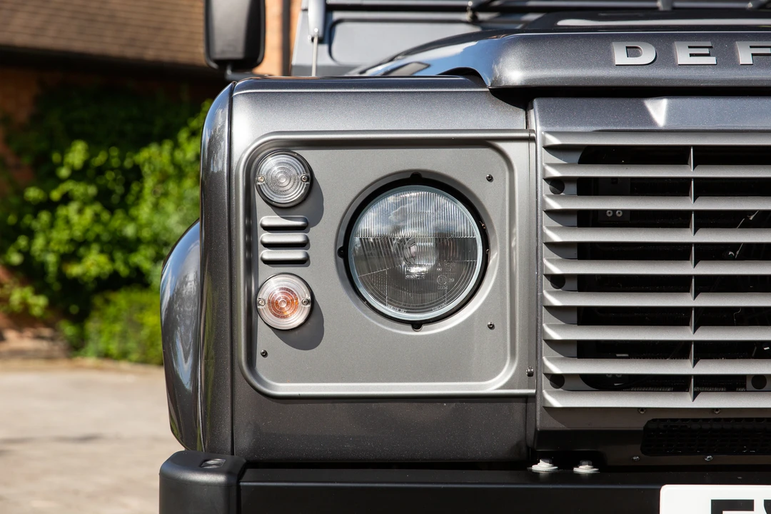 2015 Land Rover Defender 110 - Image 17 of 31