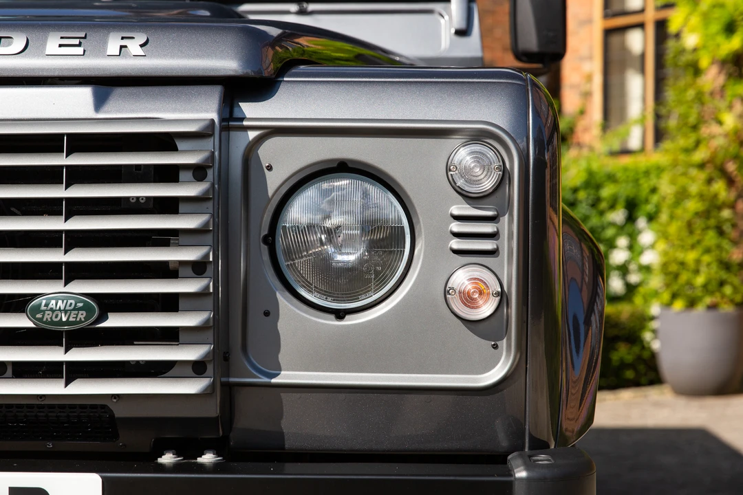2015 Land Rover Defender 110 - Image 18 of 31