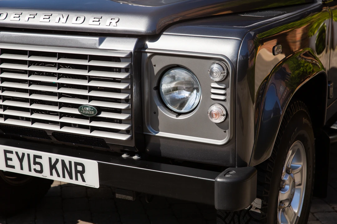 2015 Land Rover Defender 110 - Image 19 of 31